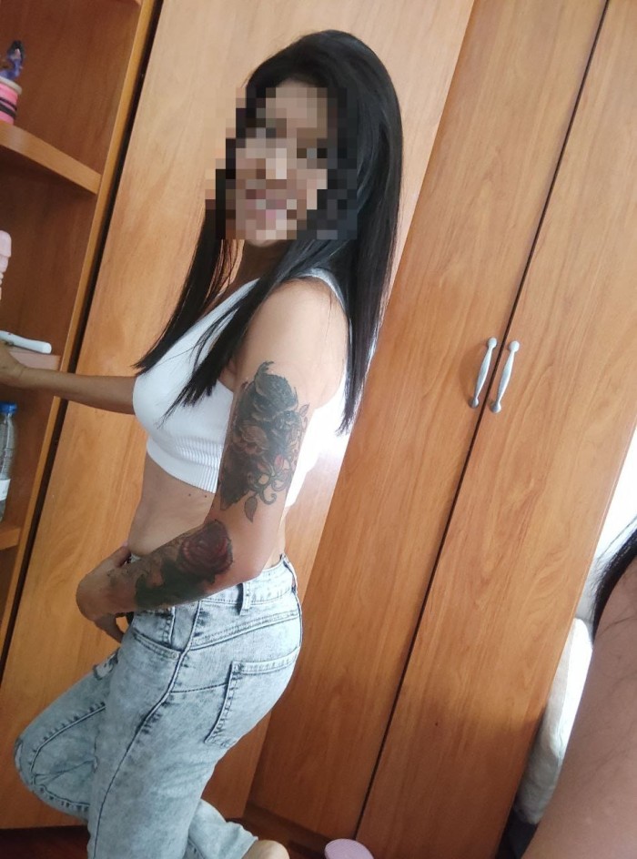 Latina cariñosa