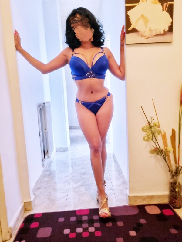 Morenaza dominicana guapa y exótica 24h