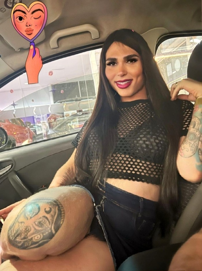 Tranny Claudia morenaza espectacular alta femenina