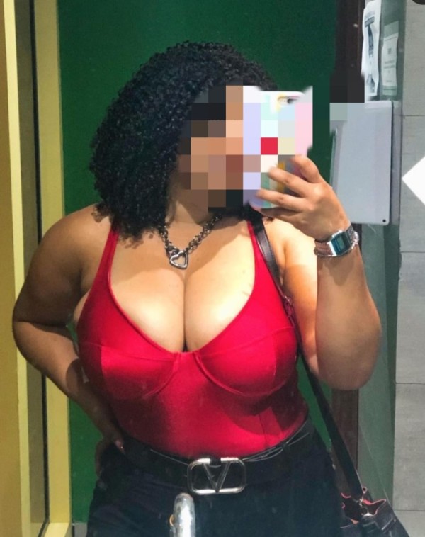 SOY NOELIA CATALANA CUBANA CURVY, AYUDA MONETARIA, TETONA EXCITANTE