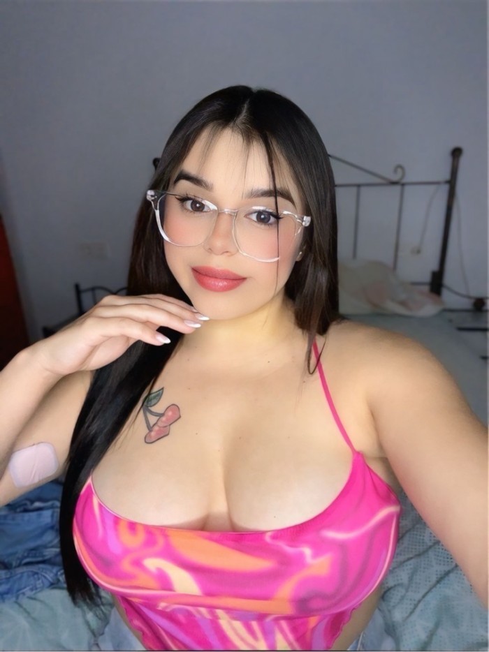 CHICA SEXY LATINA PELINEGRA