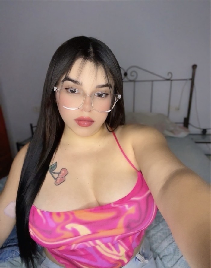 CHICA SEXY LATINA PELINEGRA