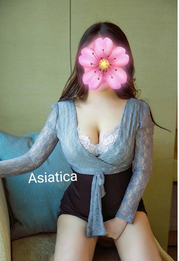 Asiatica guapísima carinosa simpática