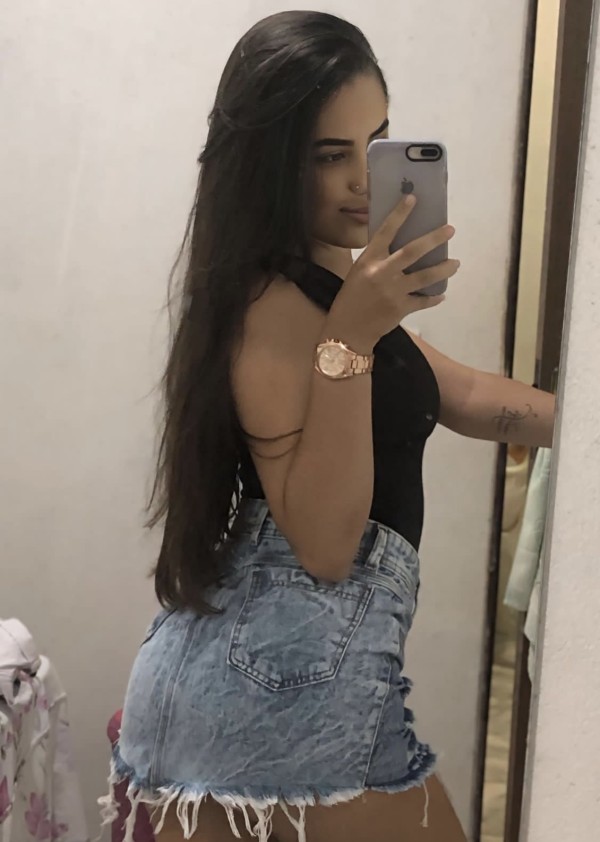 Brasileña jovencita caliente