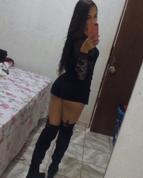 Brasileña jovencita caliente