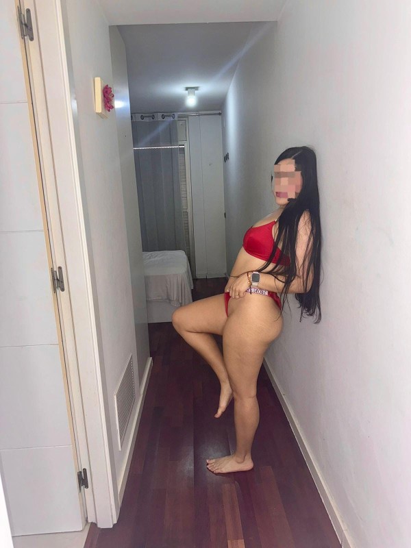 HERMOSA APASIONADA Y FIESTERA EN TORRASSA