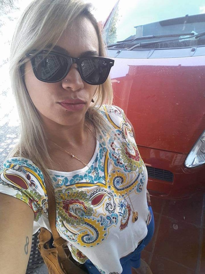 Sexy bom rubia griego garganta profunda