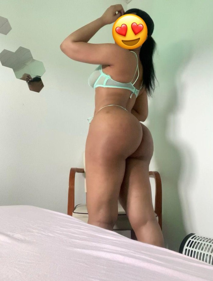 MULATA CON CULO GRANDE, ME ENCANTA EL SEXO