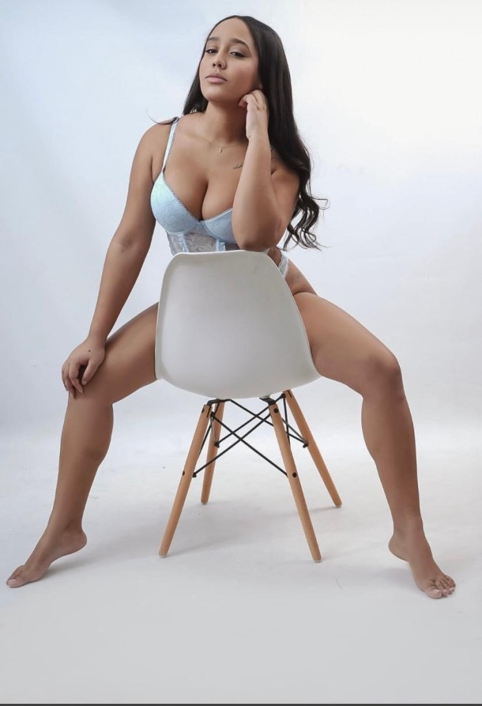 ADHARA HERMOSA COLOMBIANA FIESTERA 22 añitos