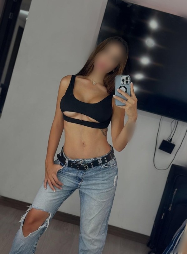 Latina sexy y morbosa en Terrassa. Rubita Top