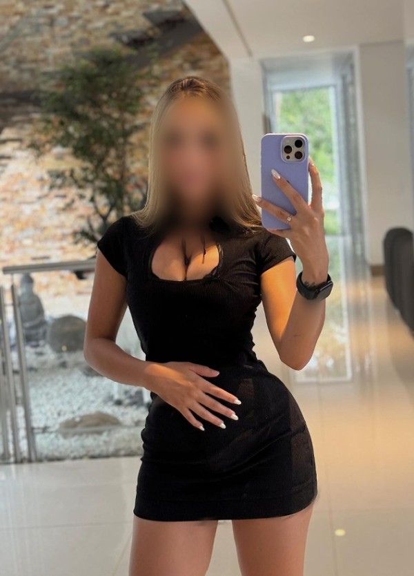 Latina sexy y morbosa en Igualada. Rubita Top