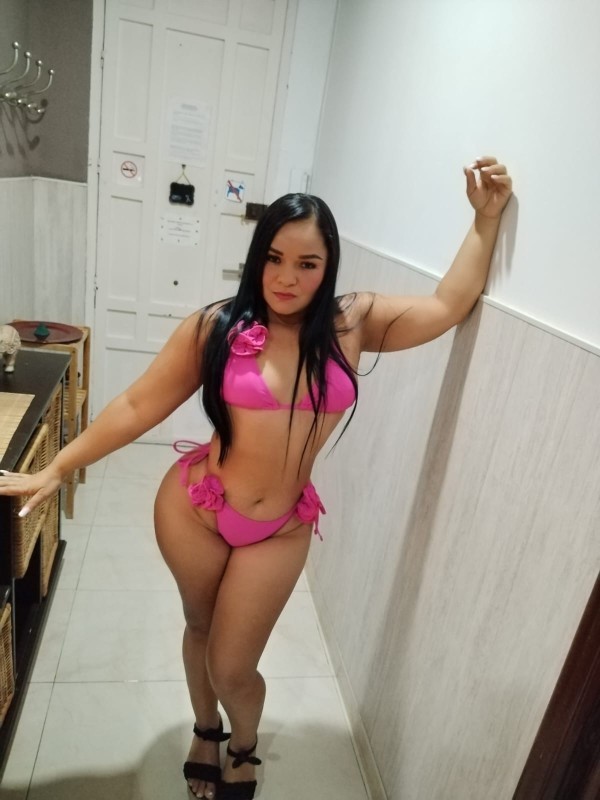 Sexy y sensual morena caribeña piel canela