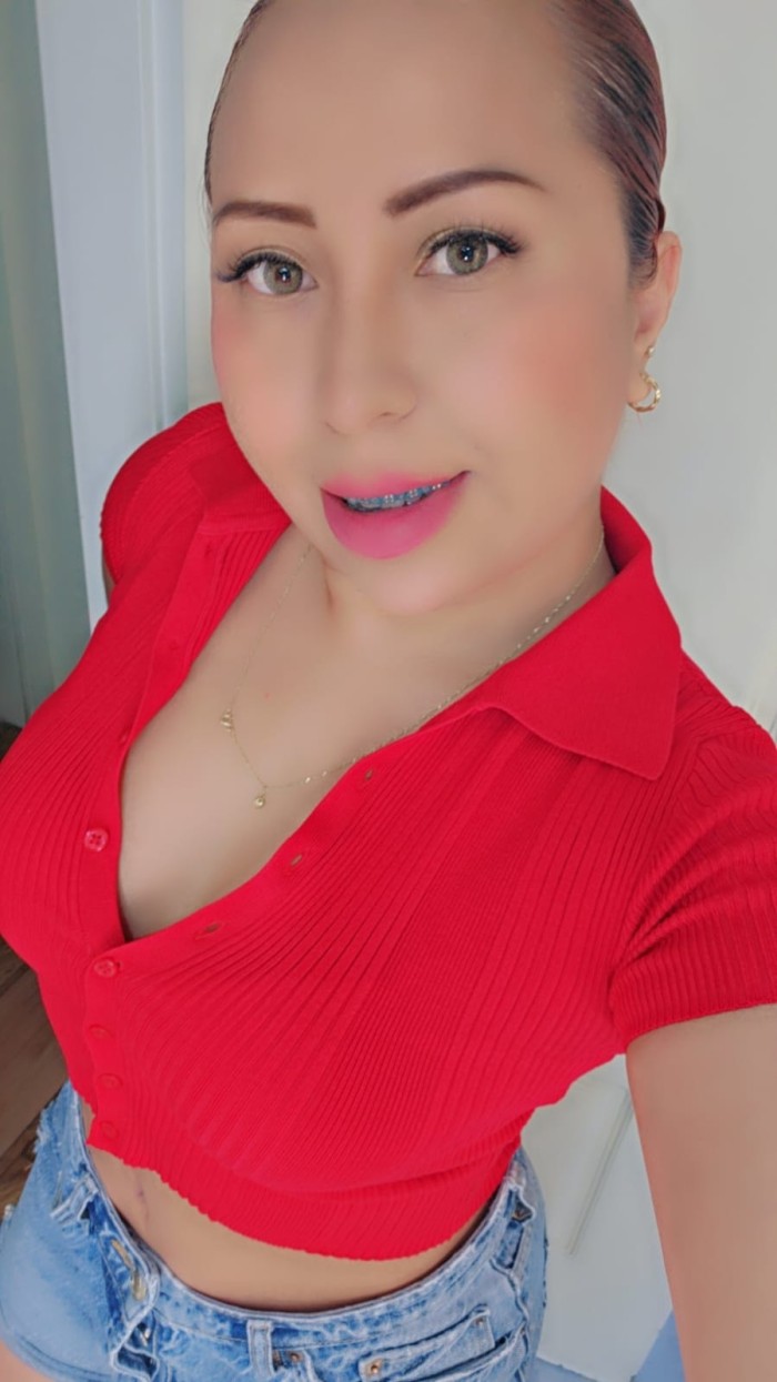 CALIENTE, LISTA PARA QUE ABRAS MIS PIERNAS