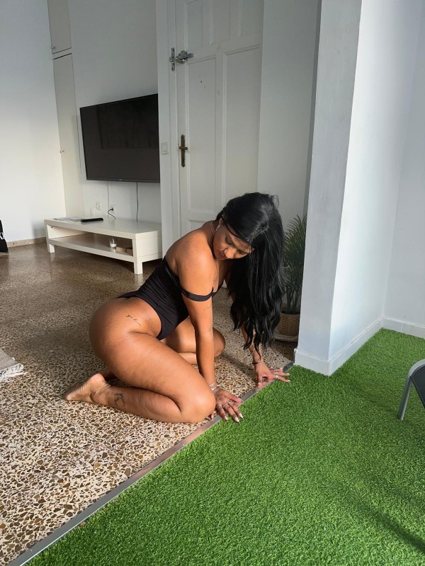 ISIS HERMOSA MUJER COLOMBIANA