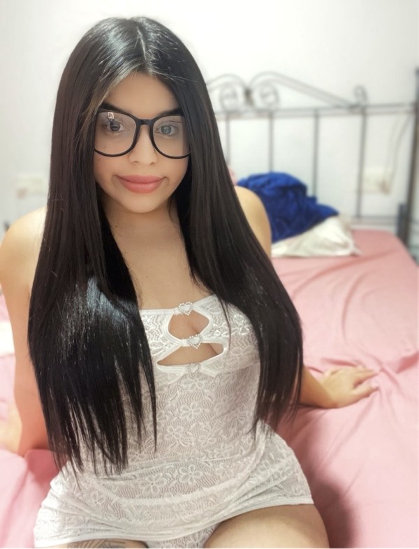 CHICA SEXY LATINA PELINEGRA