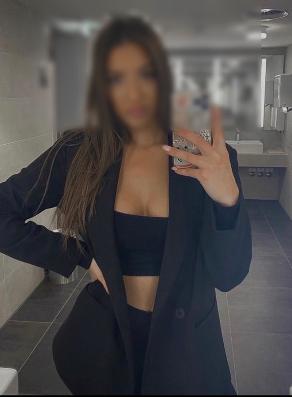 SABADELL ALEXIA 22 AÑOS MASAJISTA TITULADA Y MASSS