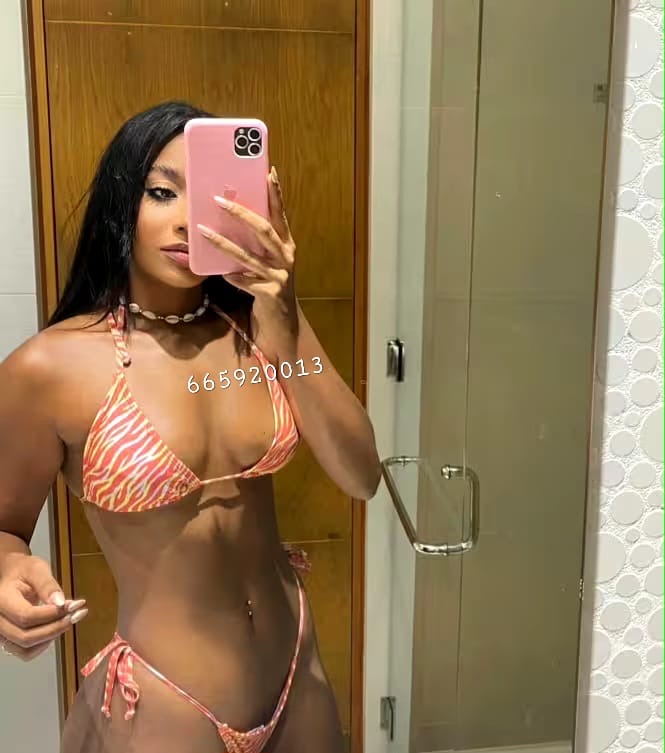 Chica vip colombiana morenaza en Coruña