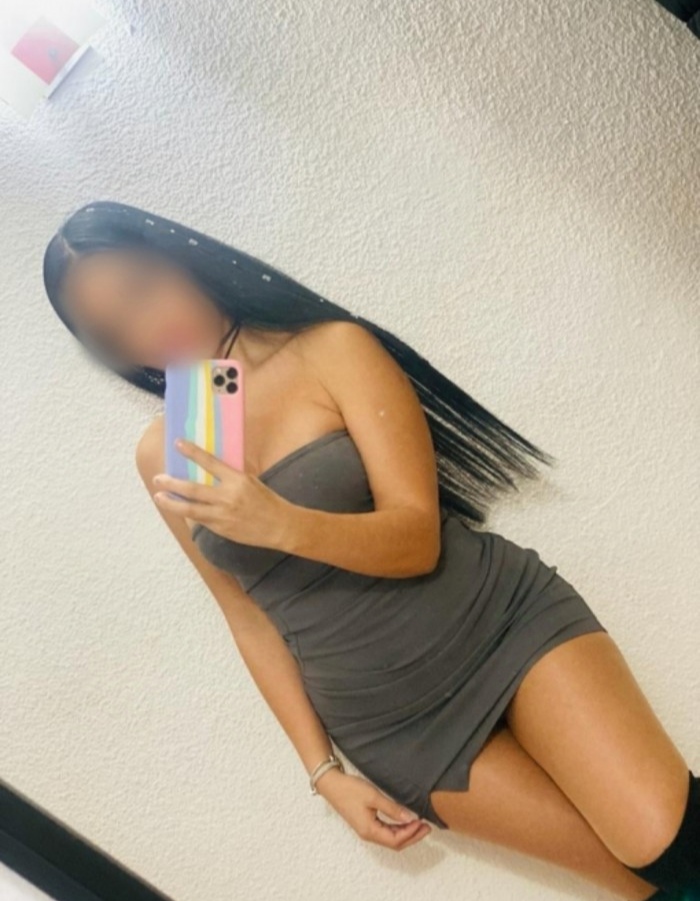 COLOMBIANA DELGADITA DISPONIBLE PARA TI