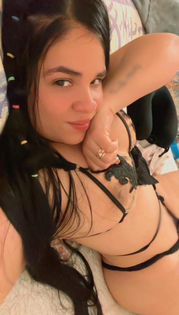 JUGUETONA HERMOSA CHICA REAL MENTE ABIERTA MENEO POMPIS RICURAS