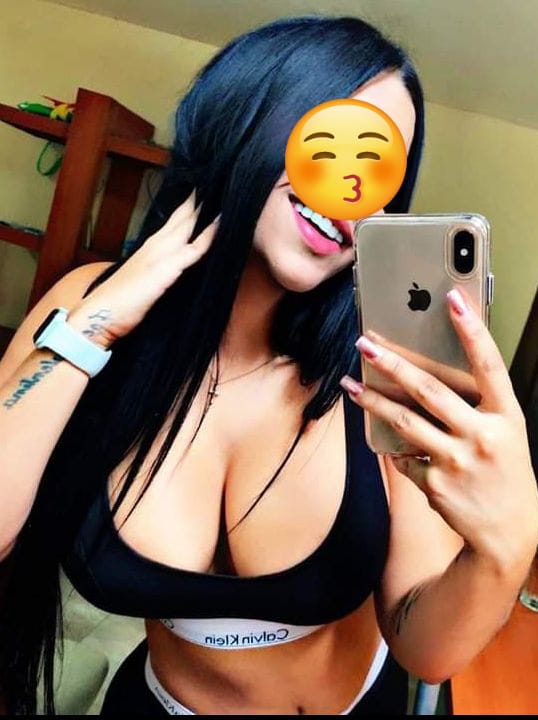 Morenita joven muy guapa primera vez muy cachonda