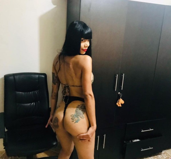 Activa y pasiva Geraldine lechera tetona rica