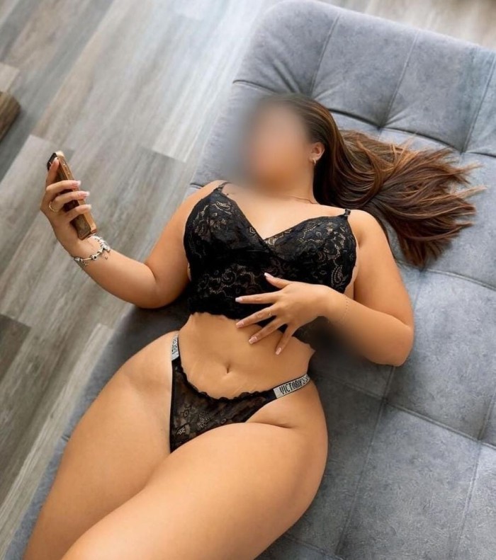 Chica joven Caderona, culona y tetona en Bilbao