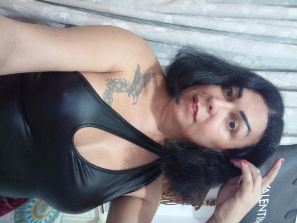 TRAVESTI MORENAZA FIESTEIRA CLAVADORA JUGUETONA