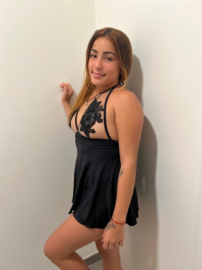 NATALIA HERMOSA JOVEN RECIEN LLEGADA A ELDA