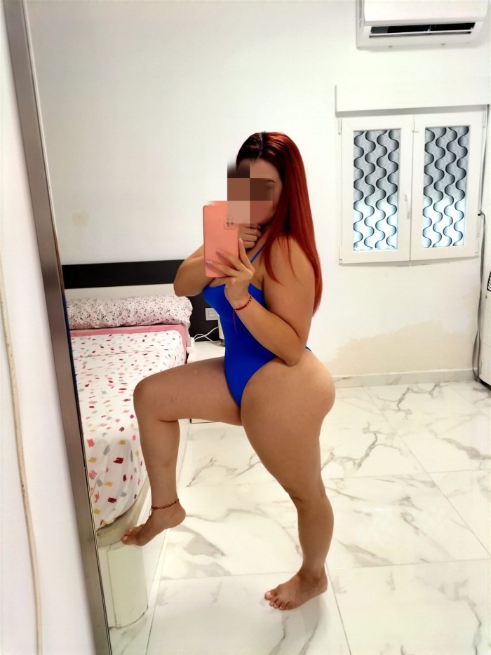 Hermosa latina con ganas de follar