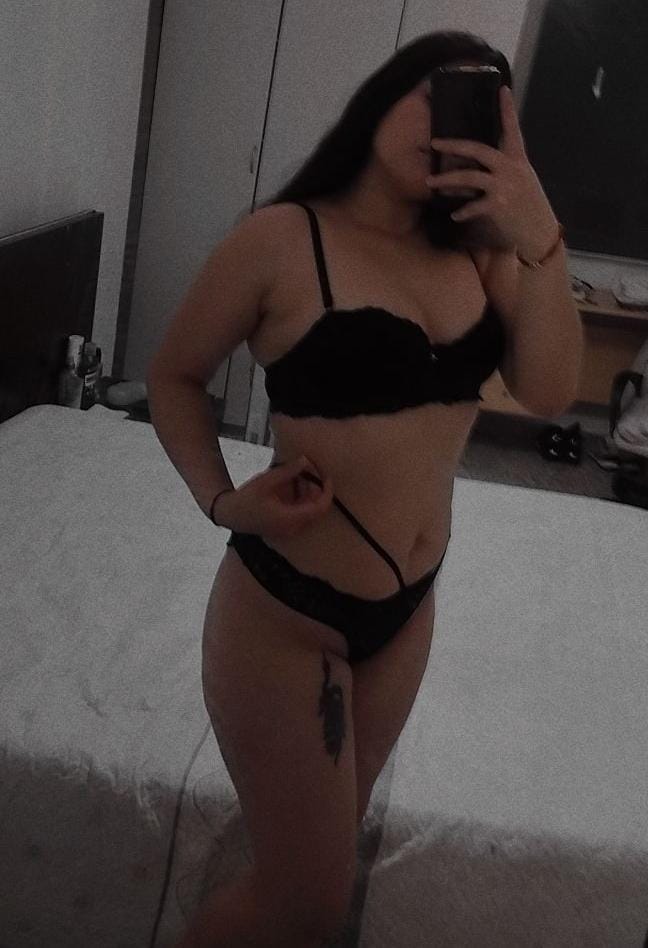 Sofía, Hondureña de 21 años en Baza