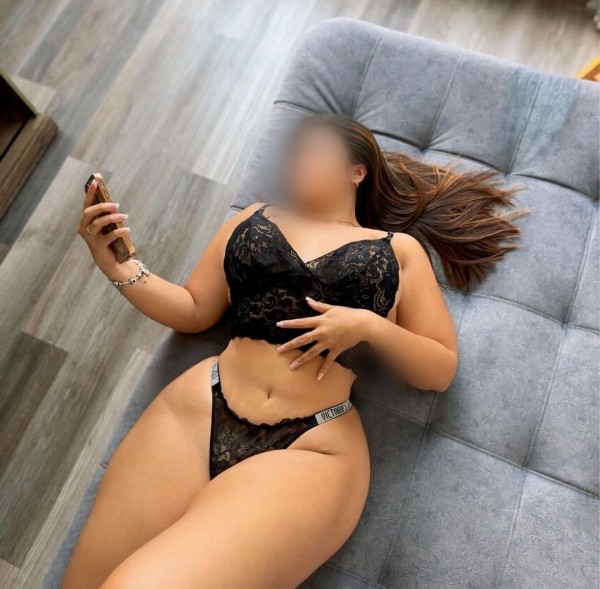 Escort joven caderona y culona en Bilbao