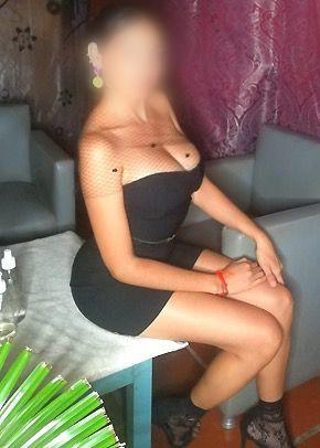 Lucía: Sensualidad Paraguaya en Los Alcázares