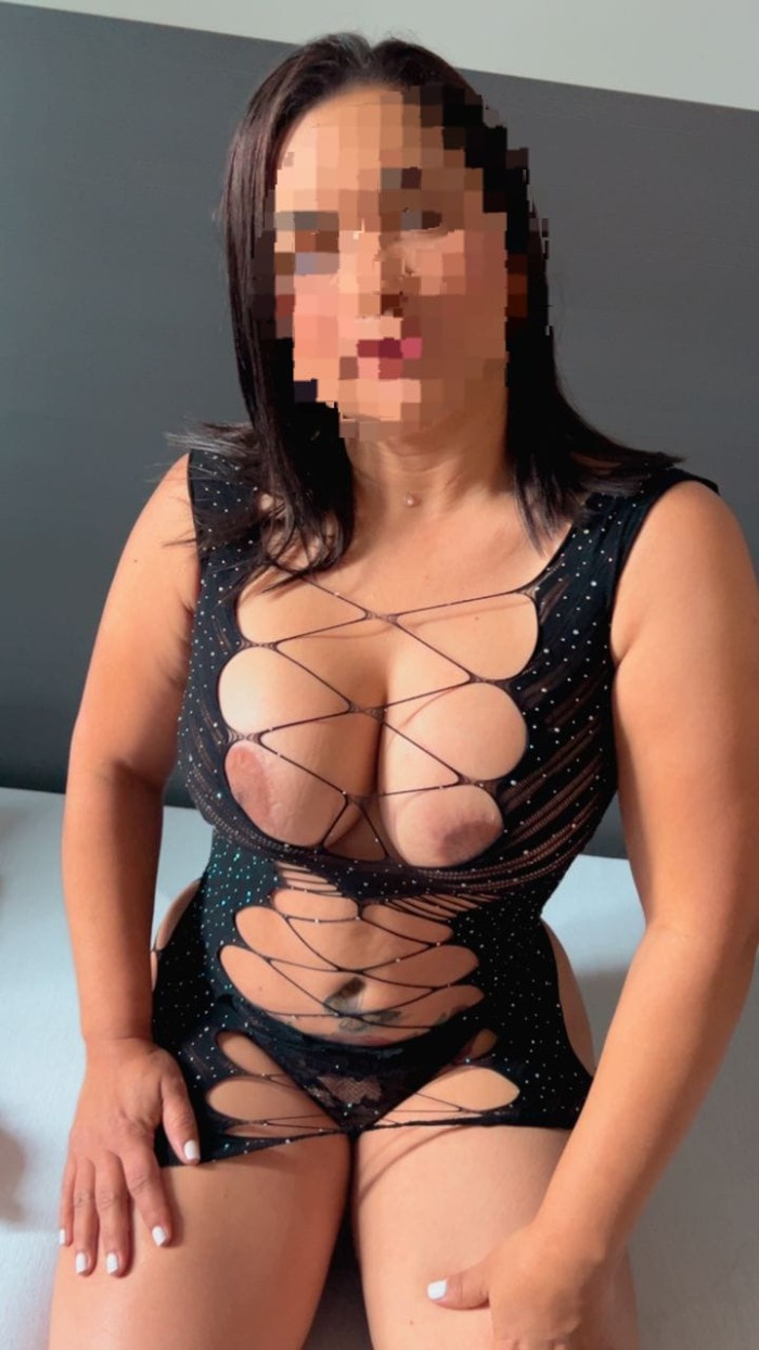 LATINA SENSUAL ADICTA AL PLACER