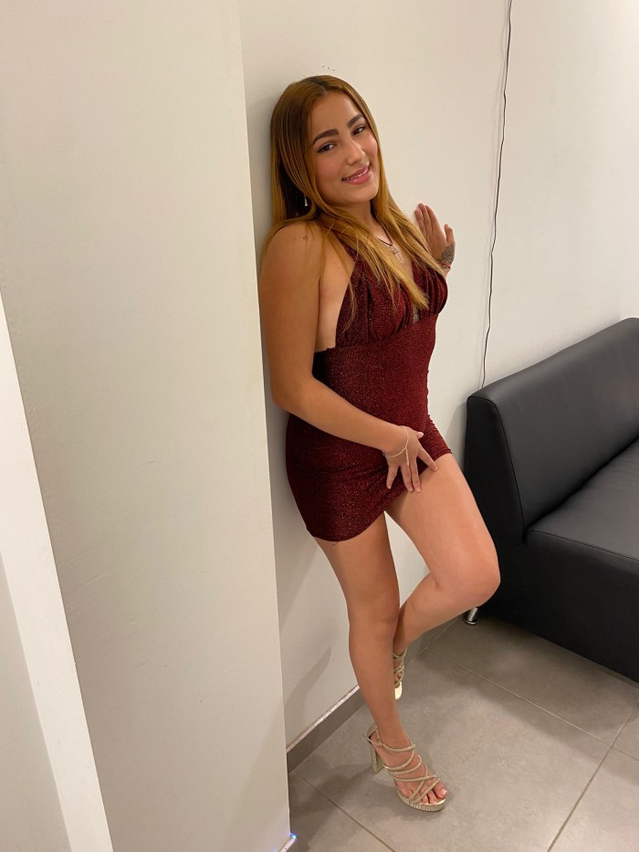 NATALIA JOVEN COQUETA Y FIESTERA