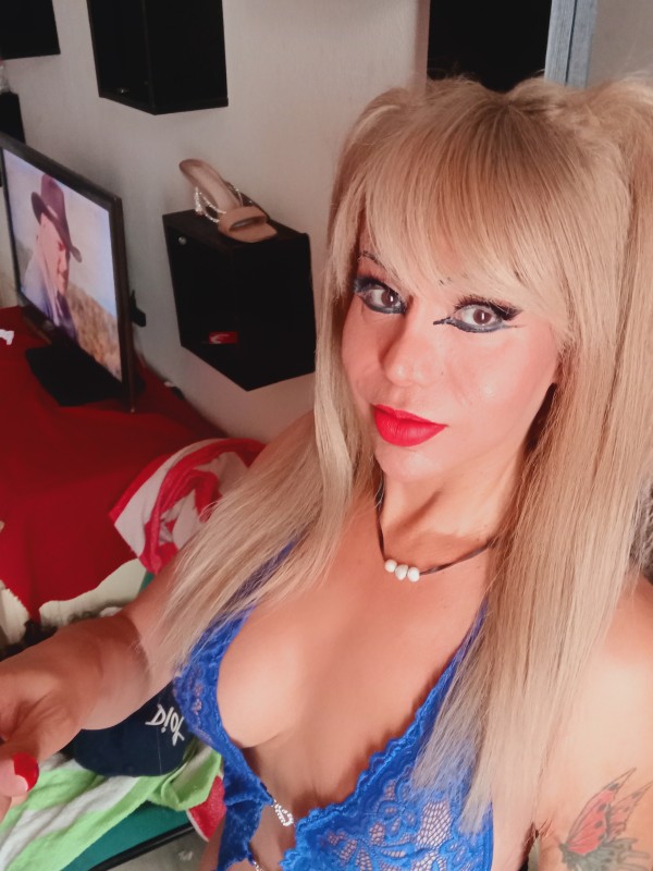 Transexual Reina del beso negro 24 horas