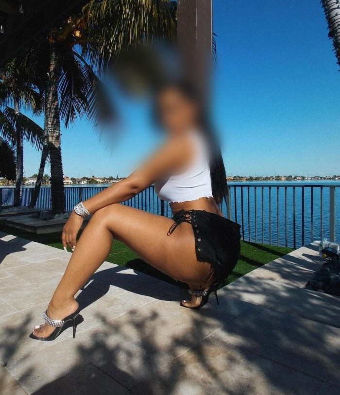 Diosa colombiana y llena de placer muy fiestera