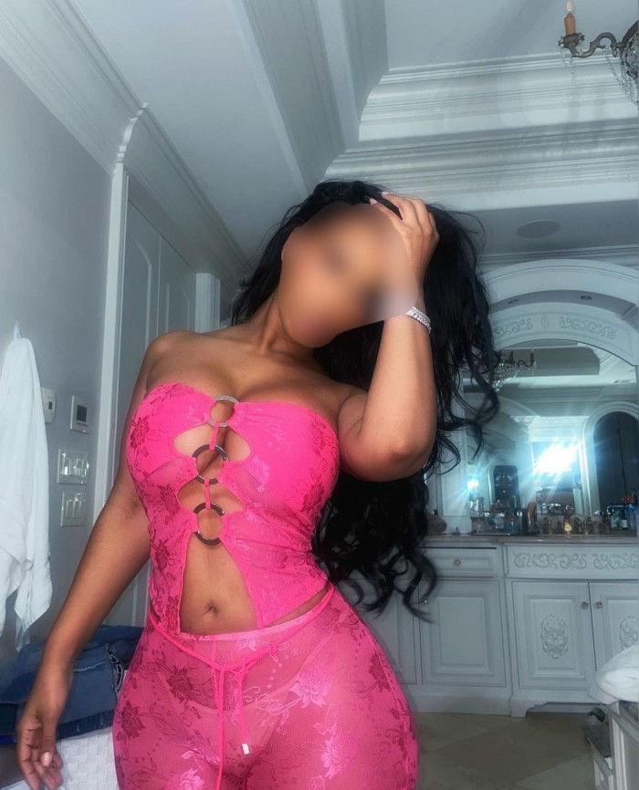 Diosa colombiana y llena de placer muy fiestera