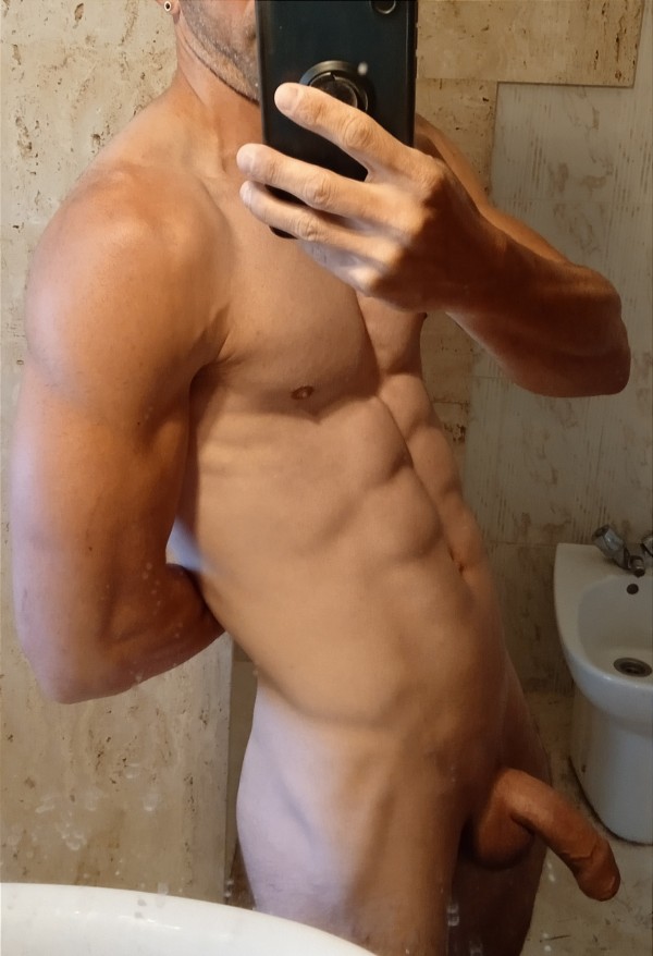 LATINO CUBANO CALIENTE, MACHO, CUERPO DE GYM