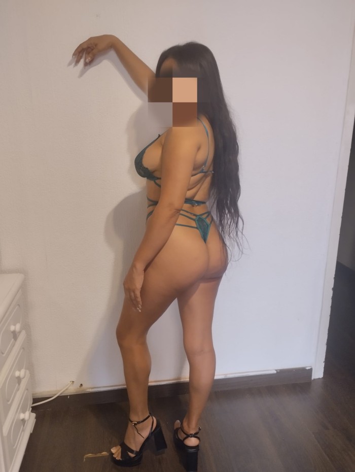 Latina Morena Fiestera