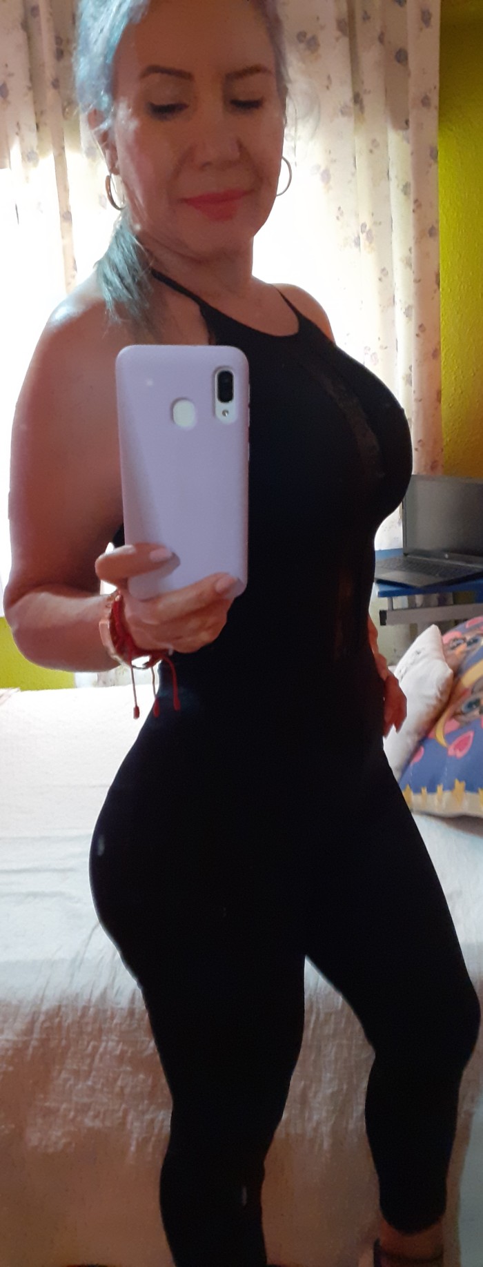 hermosa latina madurita recien llagada simpatica