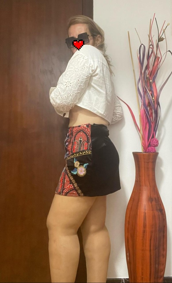 Soy Esmeralda madurita colombiana, cariñosa, Amorosa ESTOY EN VIGO,