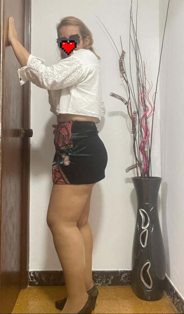 Soy Esmeralda madurita colombiana, cariñosa, Amorosa ESTOY EN VIGO,