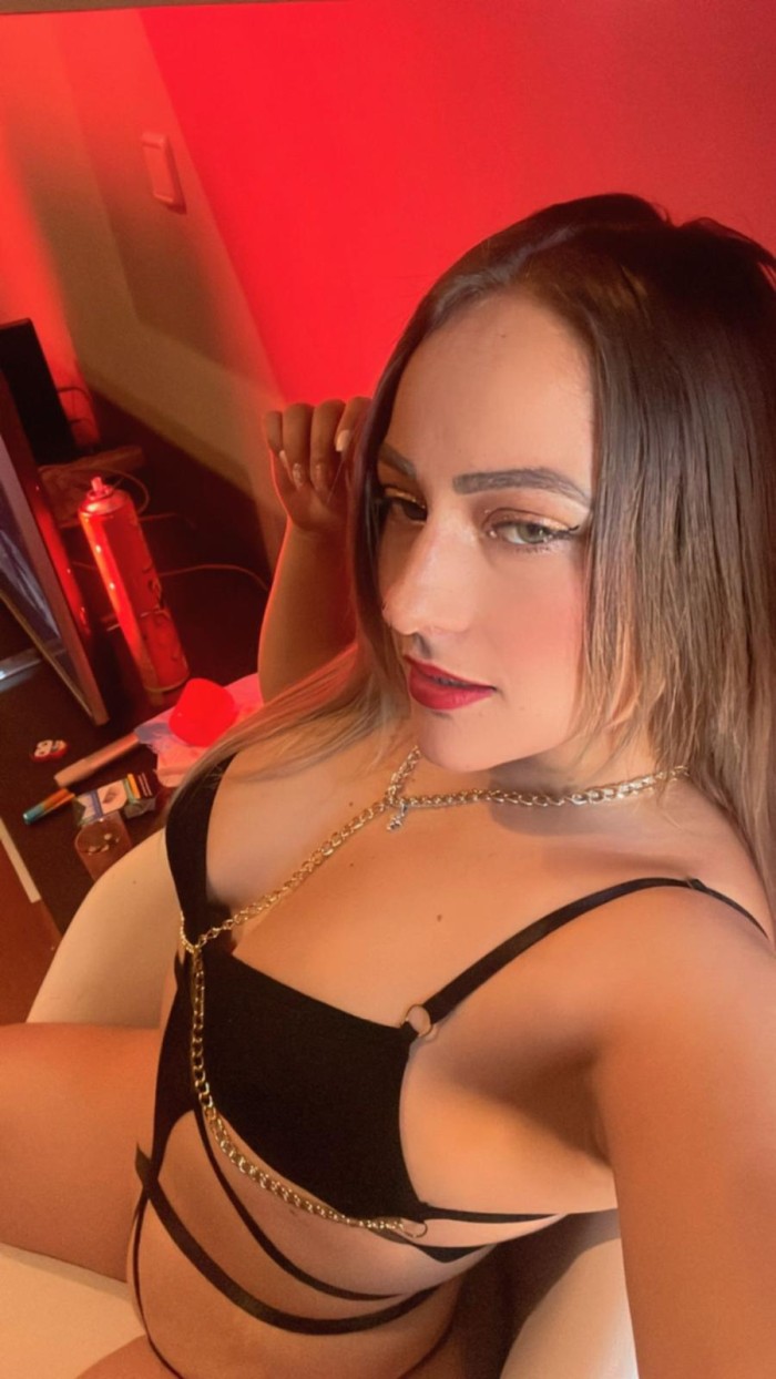 SARA RICAS NALGAS , DULCE CARITA DE ANGEL 24H