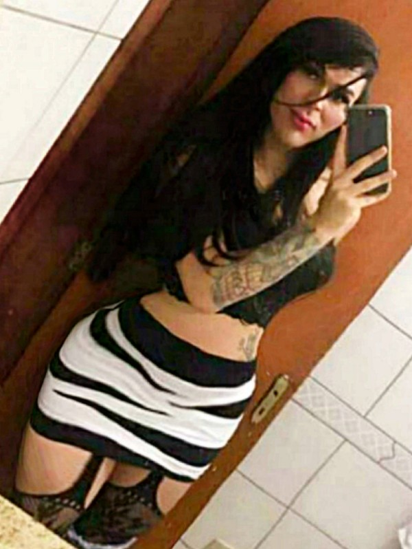 Tranny Claudia morenaza cuerpazo Alta 1.80