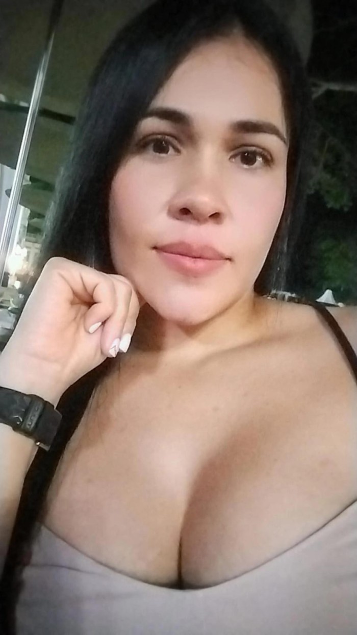 ATREVIDA, HERMOSA Y COMPLACIENTE