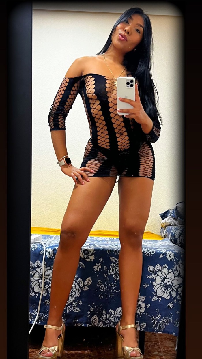 MORENAZA JOVENCITA CON UN CULAZO ESPECTACULAR