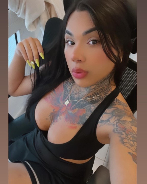 SENSUAL CHICA TRANS TATUADA 603344673