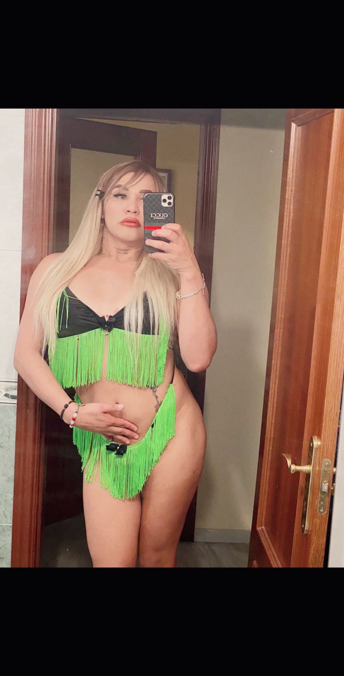 trans cachondas y fiestera sola en casa