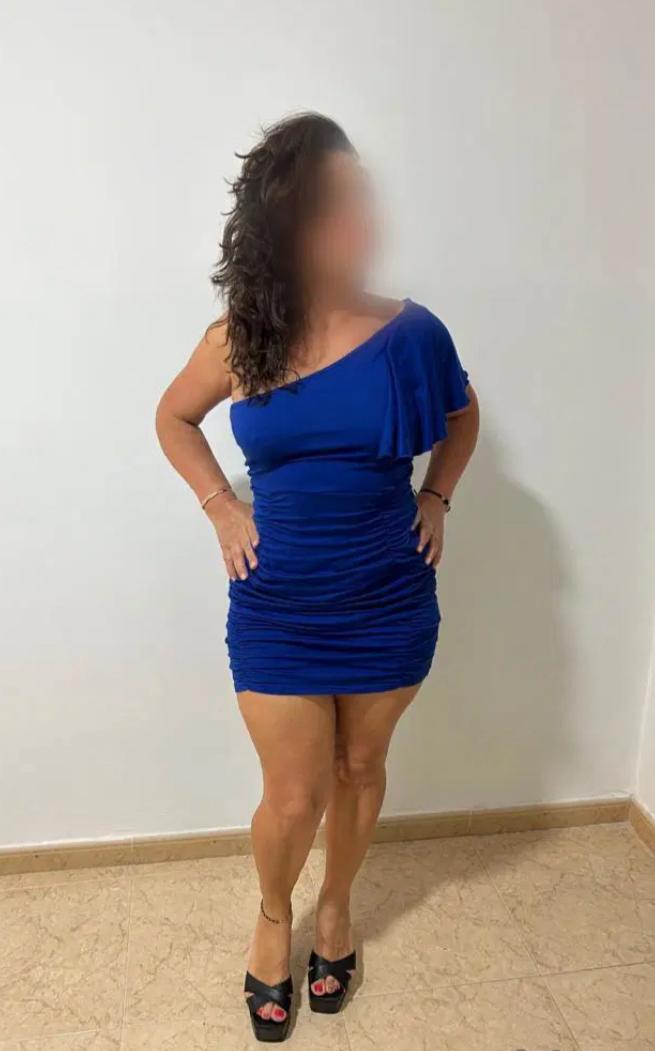 Latina madurita 51 años  fuego total