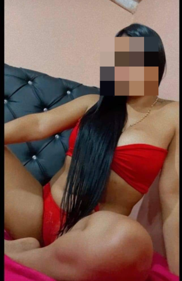 Morena joven guapa implicada muy cachonda